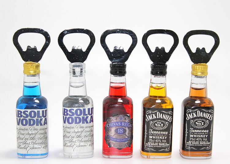 İkonik İçecek Şişesi Tasarımlı Magnetli Şişe Açacağı - Model 1