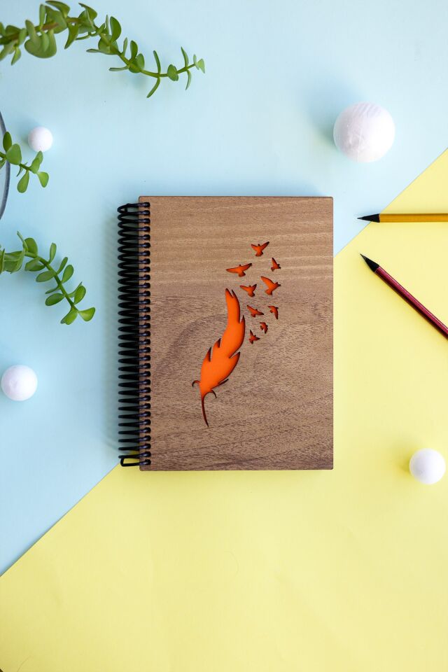 Doğal Ahşap Kapaklı Çizgisiz Defter – Şık ve Dayanıklı Tasarım