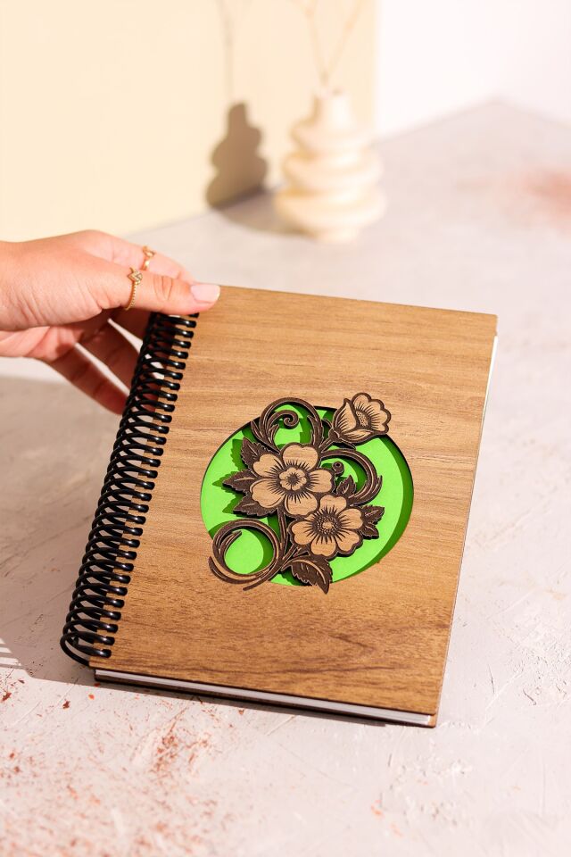 Doğal Ahşap Kapaklı Çizgisiz Defter – Şık ve Dayanıklı Tasarım