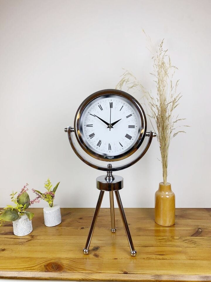 Krom Metal Mini Tripod Desenli Roma Rakamlı Masa Saati