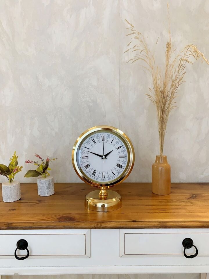 Gold Metal Desenli Roma Rakamlı Masa Saati