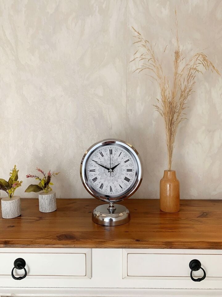 Krom Metal Çini Desen Roma Rakamlı Masa Saati