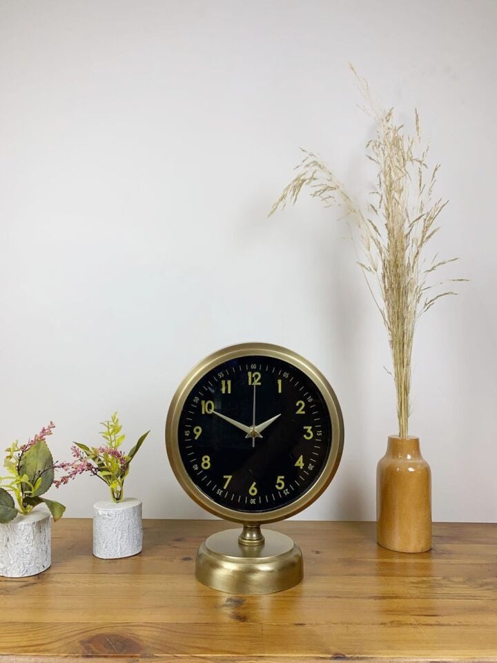 Eskitme Metal Tokyo Masa Saati 25×20 cm