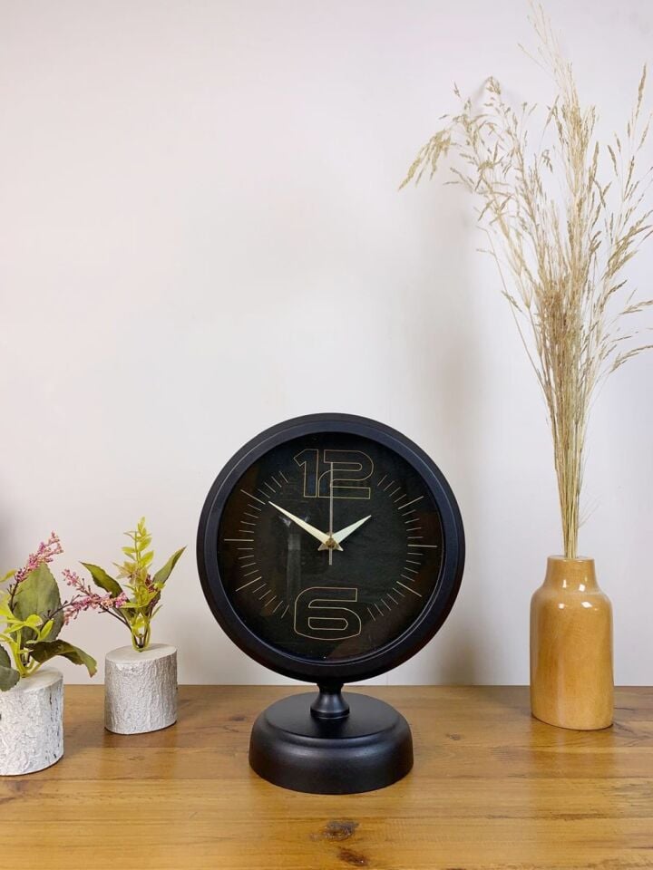 Siyah Metal Spor Masa Saati 25×20 cm