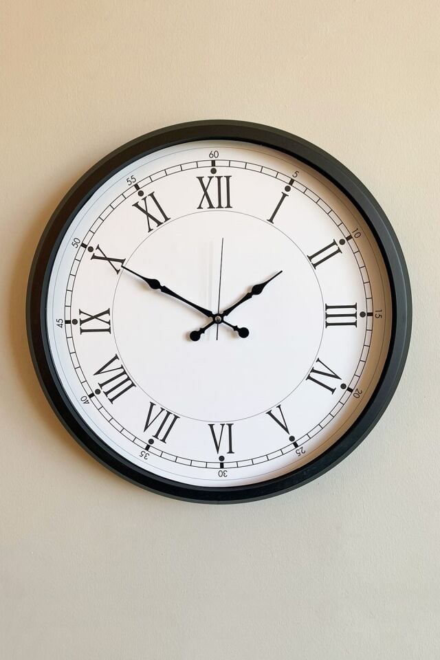 52 cm Siyah Metal Roma Rakamlı Duvar Saati