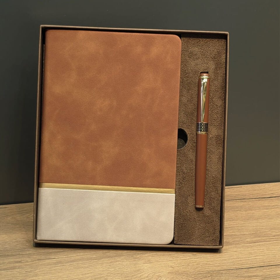 Taba Rengi Gold Detaylı Termo Deri Defter Ve Metal Roller Kalem Hediye Seti