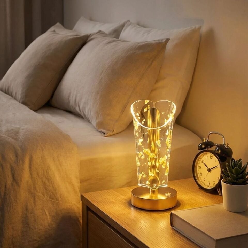 AD Açık Silindirik Kristal Altın Toz Model LED Masa Lambası – Gold Tabanlı, Dokunmatik, 3 Renk Işık Modlu, Şarjlı Modern Dekoratif Gece Lambası