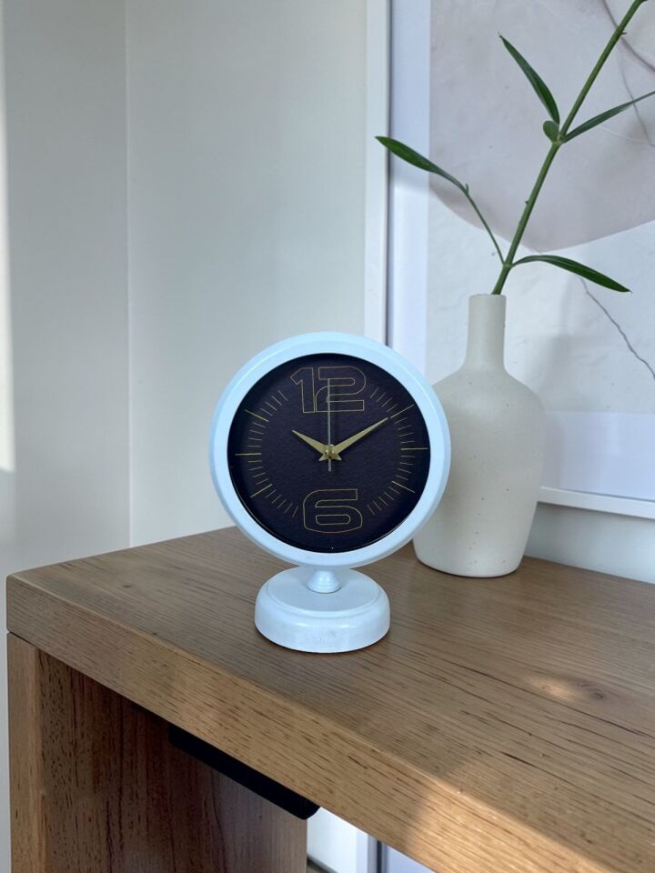 Aura White 25 x 20 Cm Metal Masa Saati