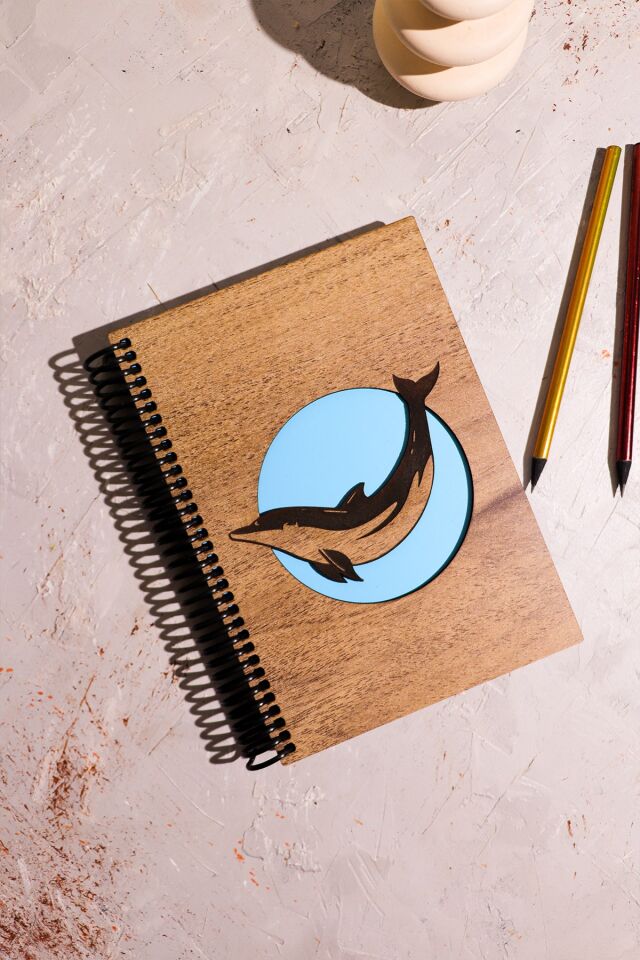 Doğal Ahşap Kapaklı Çizgisiz Defter – Şık ve Dayanıklı Tasarım