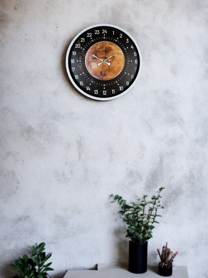 36 Cm Beyaz 24 Saat Göstergeli Özel Tasarım Duvar Saati