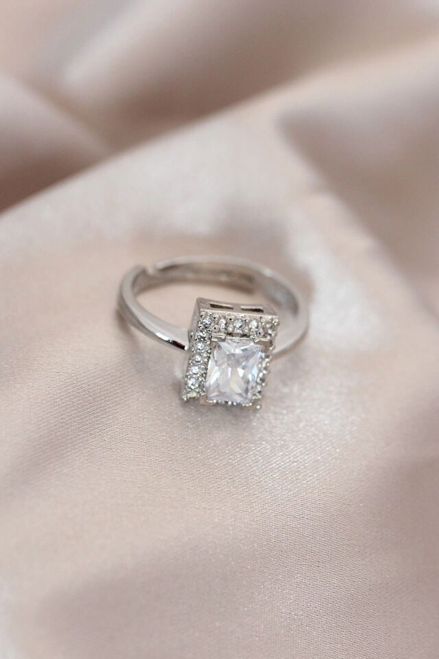 Mey İthalat® Ayarlamalı Silver Renk Metal Zirkon ve Kristal Taşlı Dikdörtgen Model Yüzük