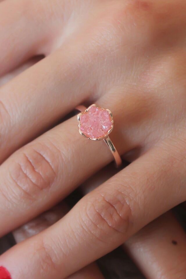 Mey İthalat® Pembe Lotus Çiçek Figür Gold Renk Kadın Yüzük