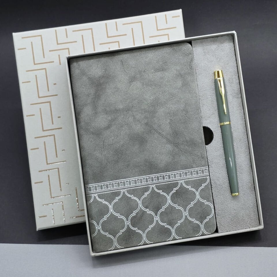Gri Renk Defter Ve Metal Roller Kalem Seti