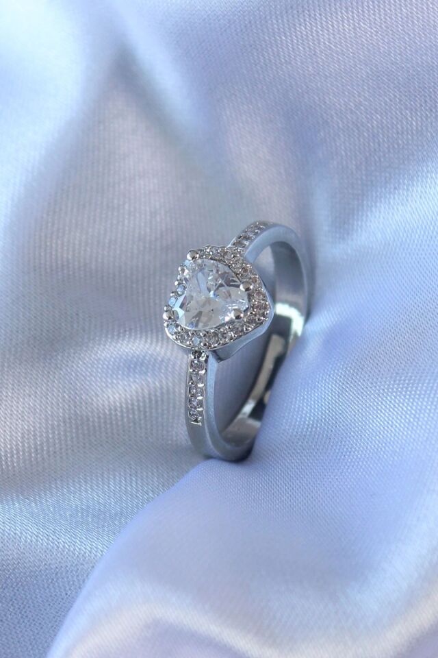 Mey İthalat® Gümüş Renk Kalp Zirkon Taşlı Charm Model Pirinç Kadın Yüzük