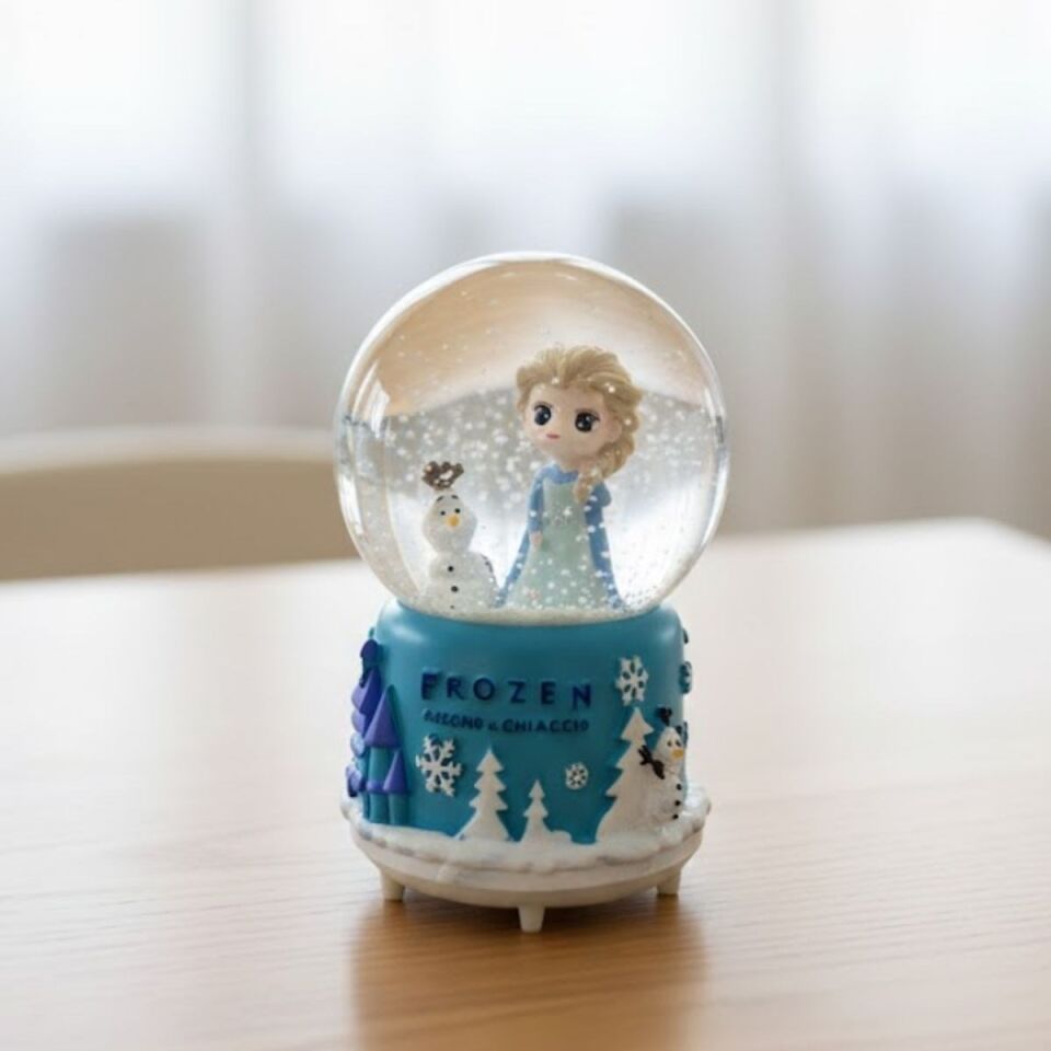 Pilli Işıklı Müzikli Kar Küresi–frozen Karlar Ülkesi Figürlü Eğlenceli Masaüstü Biblo, LED Aydınlatmalı Dekoratif Hediyelik Kar Küresi
