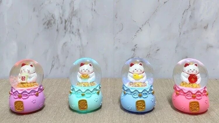 Şans Kedisi Işıklı Kar Küresi