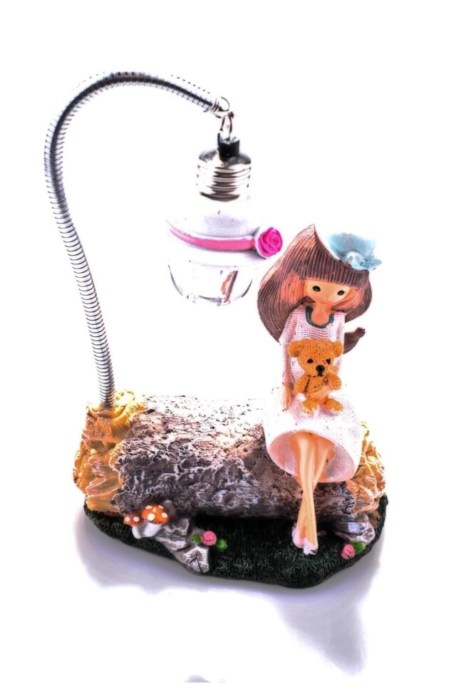 AD Kaya Üzerine Oturan Kız Biblo