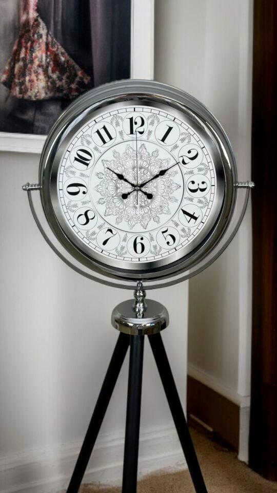 Elegance Desenli Tripod Ayaklı Saat