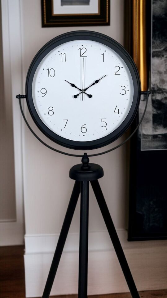 Pure Black Tripod Ayaklı Saat