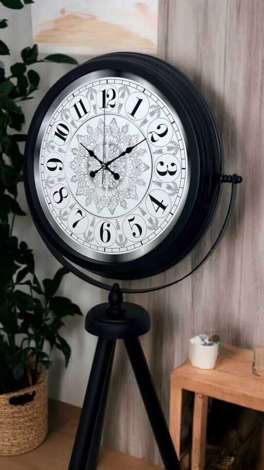 Siyah Desenli Şık Tripod Ayaklı Saat