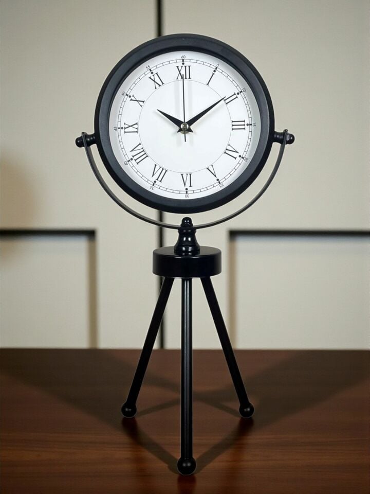 Asalet Siyah Üç Ayaklı Metal Masa Saati