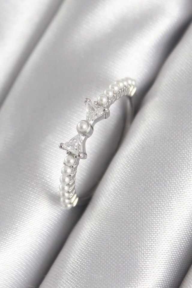 Mey İthalat® Pirinç Gümüş Renk Zirkon Taşlı Kurdele Model İnci Detay Kadın Yüzük