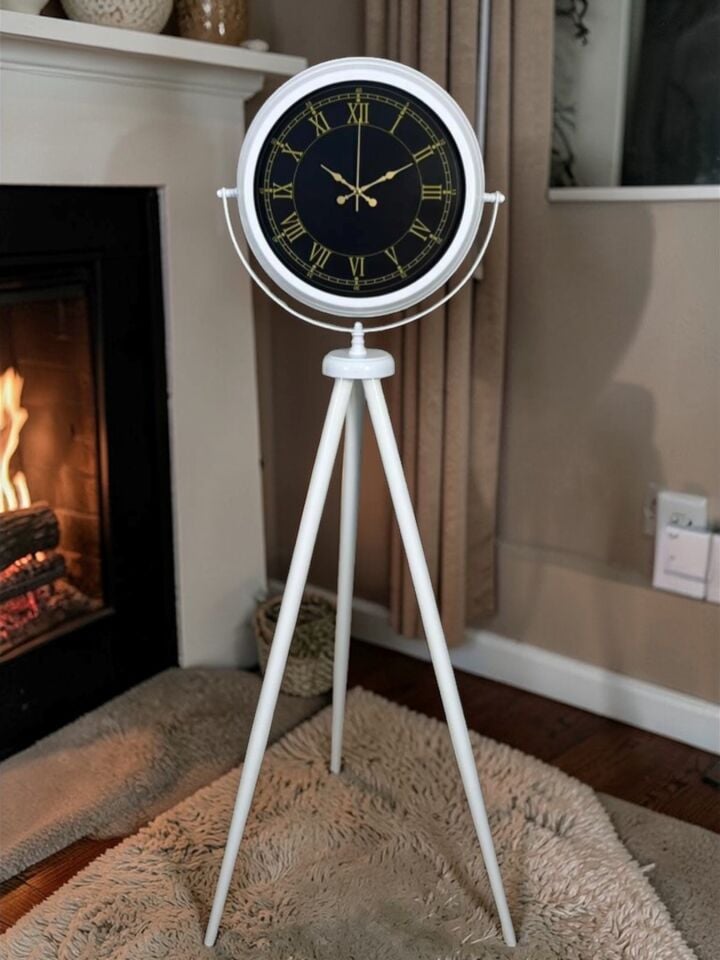 Beyaz Elite Tripod Ayaklı Saat
