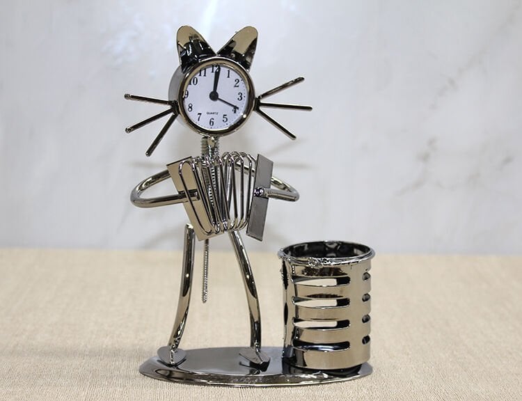 Metal Akordiyon Çalan Müzisyen Kedi Müzisyen Saat Ve Kalemlik